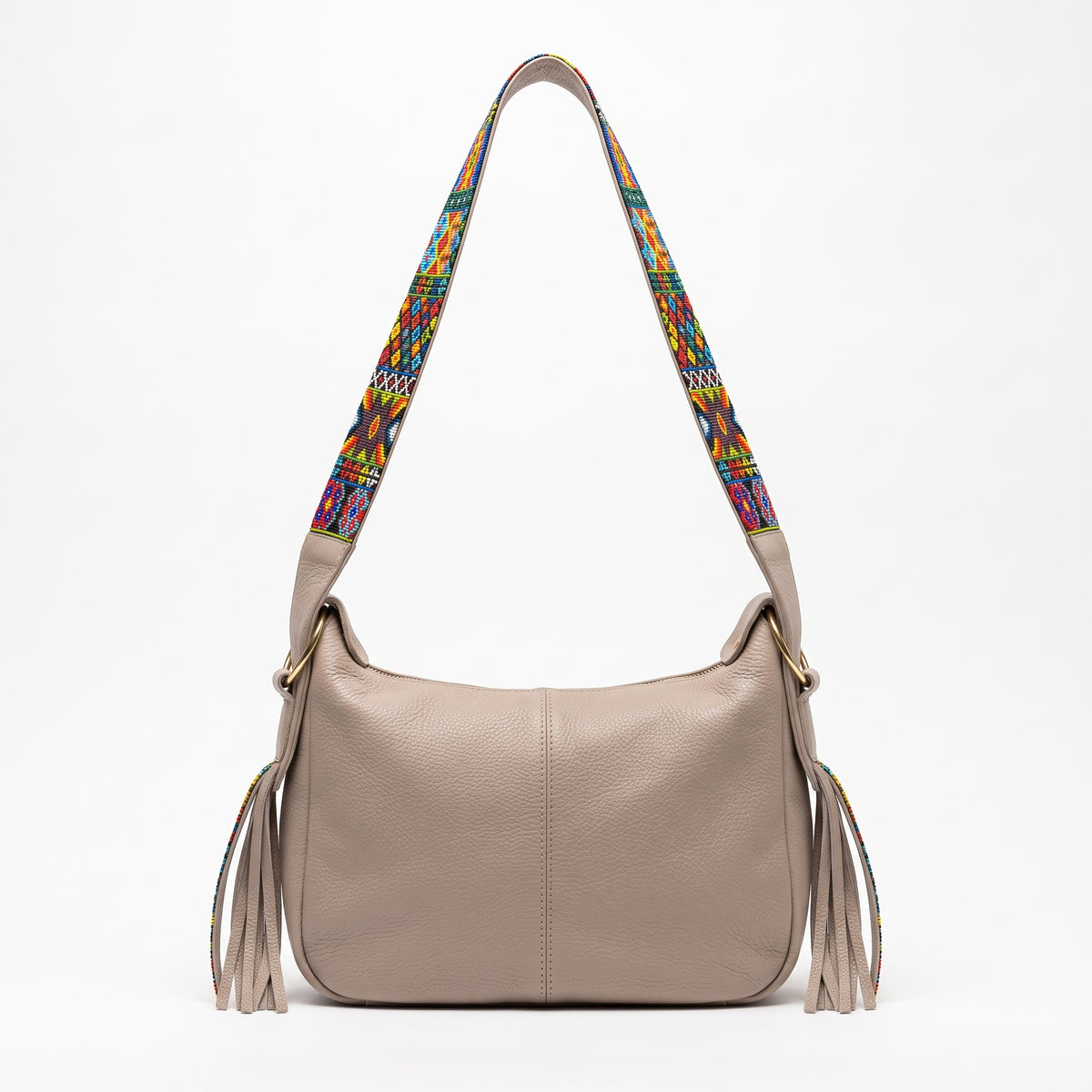 Bolso de Hombro Estilo Hobo con Flecos y Correa Tejida en Tono Taupe / Visón